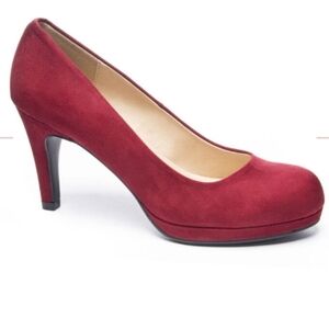 Chinese Laundry (Size 8M) Cranberry Round Toe Platform Pump Heels